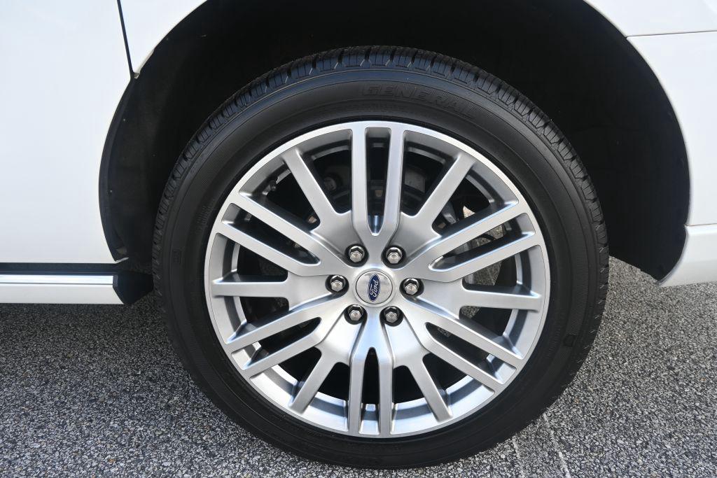 2022 Ford Expedition - $52,900