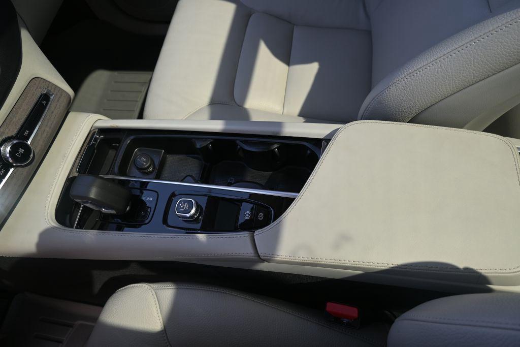 2024 Volvo XC90 - $41,500