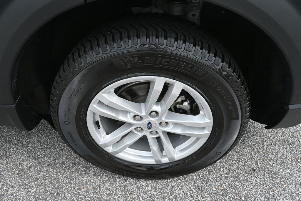2023 Ford Explorer - $27,400