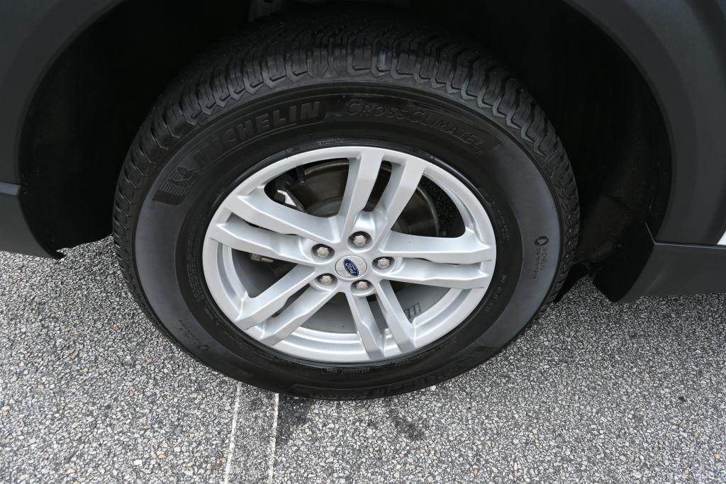 2023 Ford Explorer - $27,400
