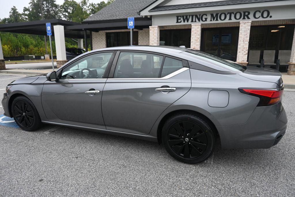 2022 Nissan Altima - $13,500