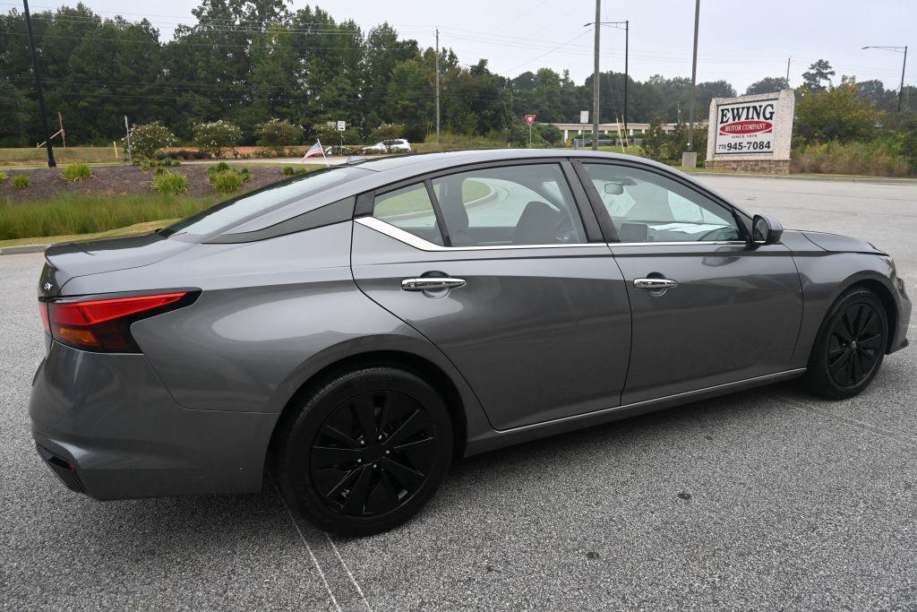 2022 Nissan Altima - $13,500