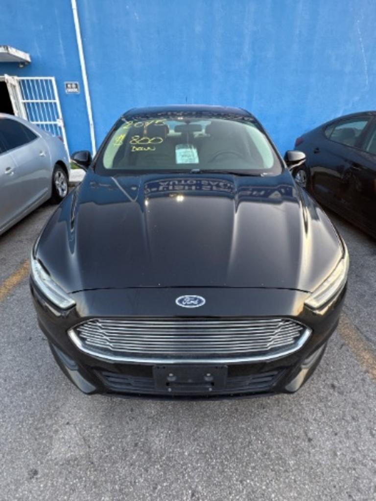 The 2015 Ford Fusion SE photos