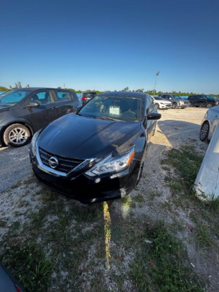 2017 Nissan Altima 2.5 SV photo