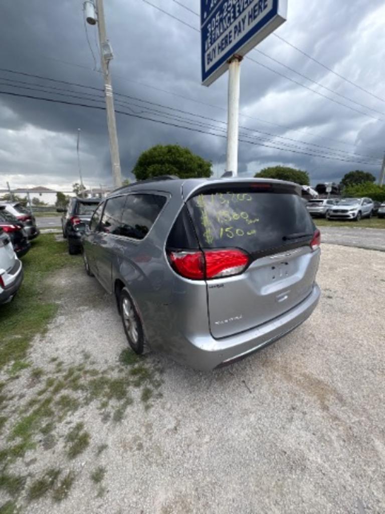 2017 Chrysler Pacifica - $13,800