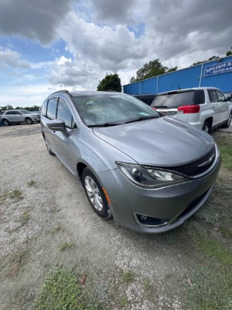 2017 Chrysler Pacifica - $13,800