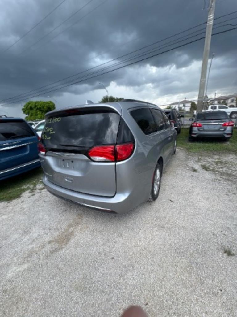 2017 Chrysler Pacifica - $13,800