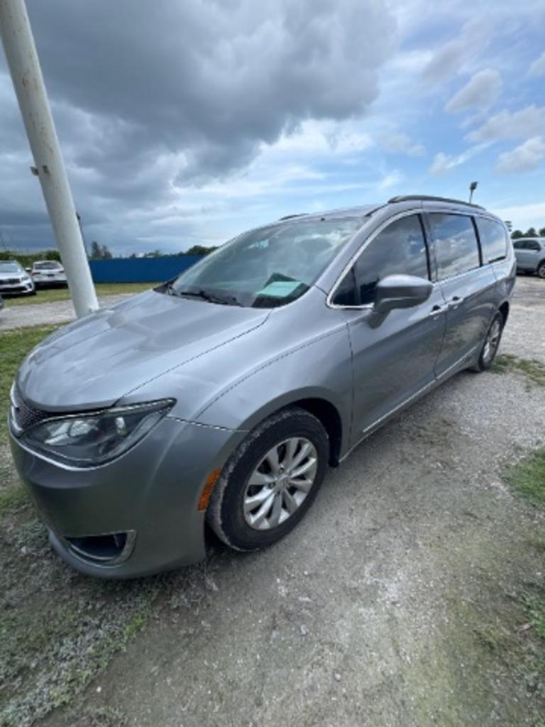 2017 Chrysler Pacifica - $13,800