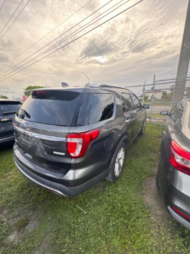 2017 Ford Explorer - $16,800