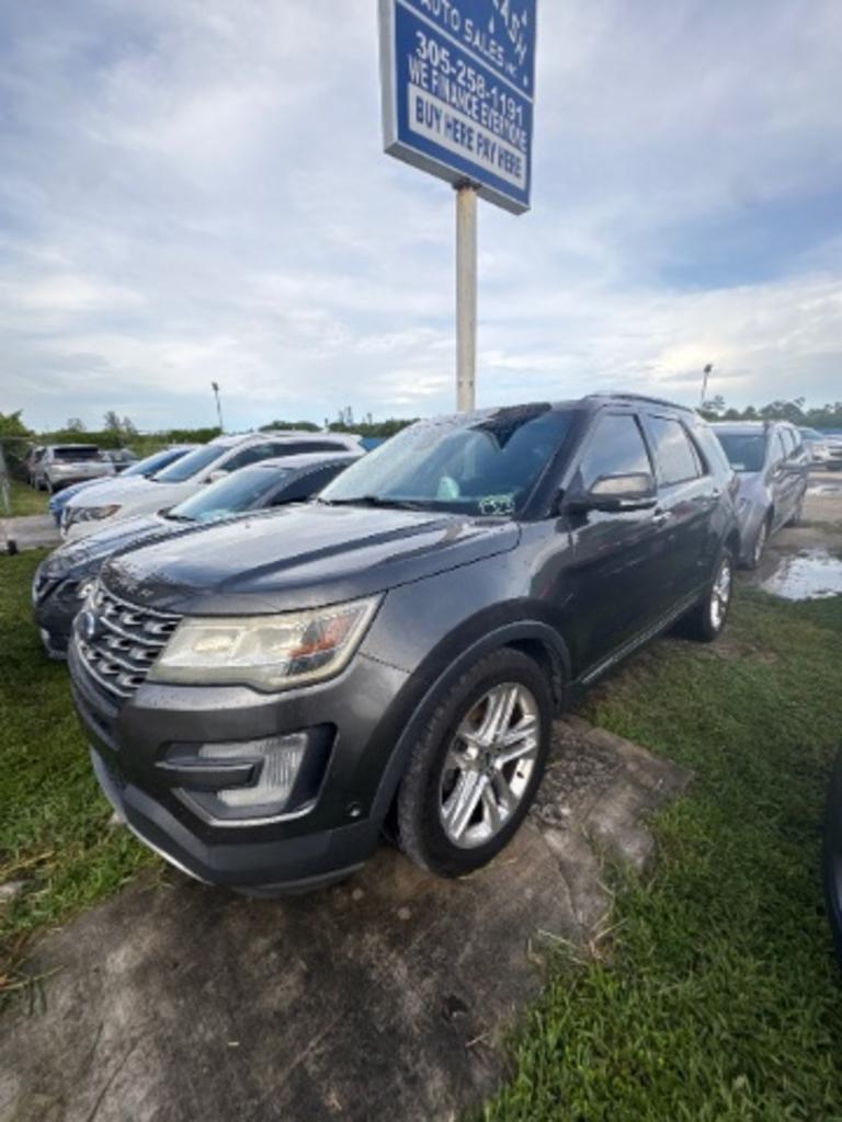 2017 Ford Explorer - $16,800