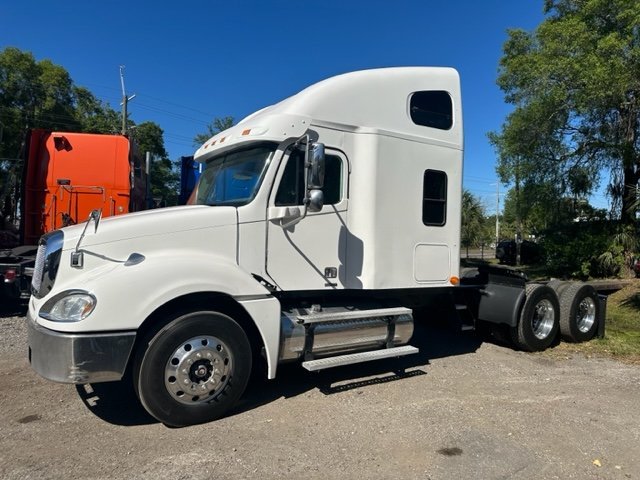 2006 Freightliner Columbia Highrise