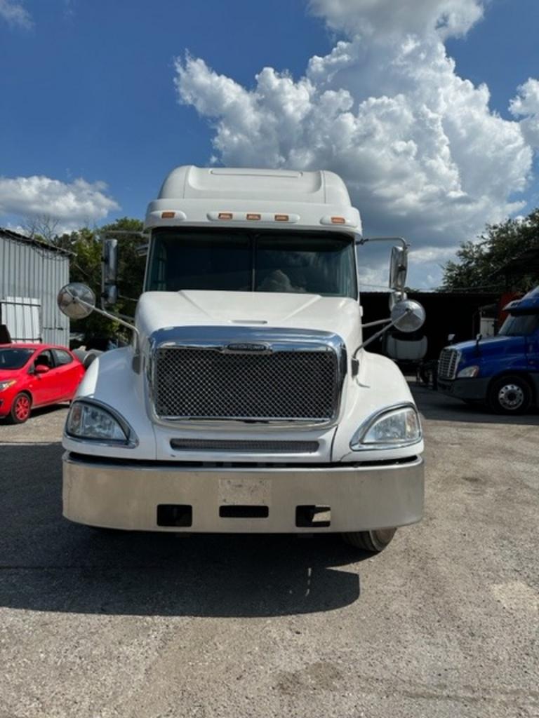 2006 Freightliner Columbia Highrise photo