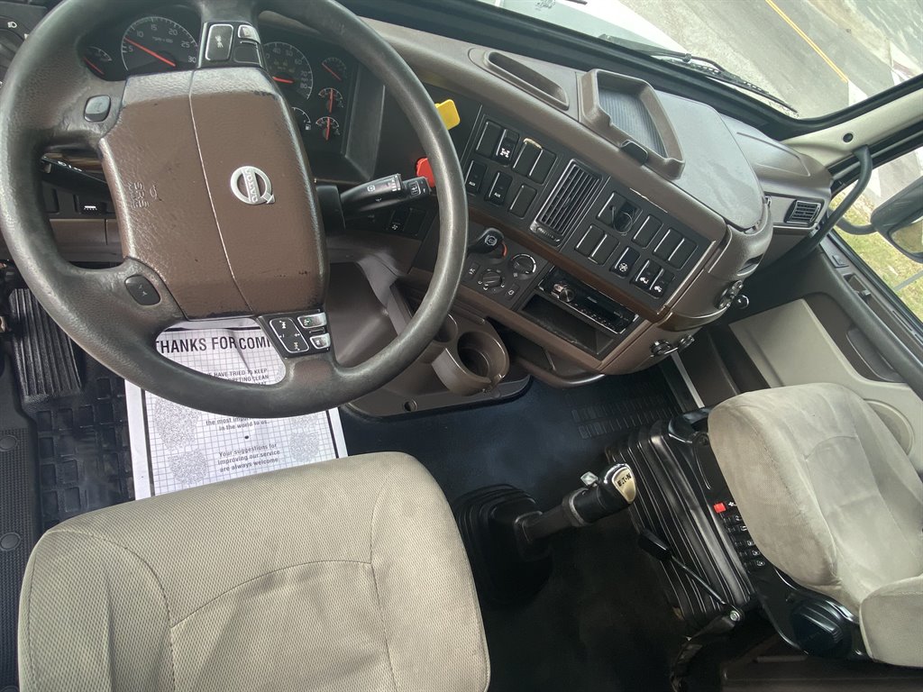 2015 Volvo VNL