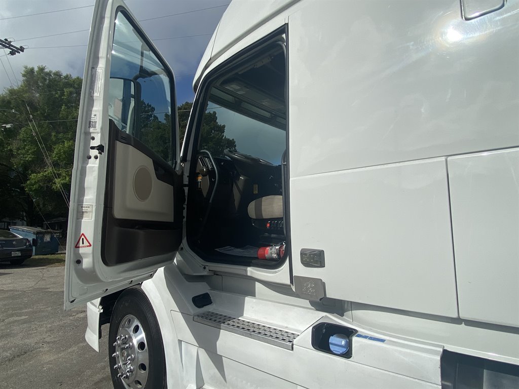 2015 Volvo VNL