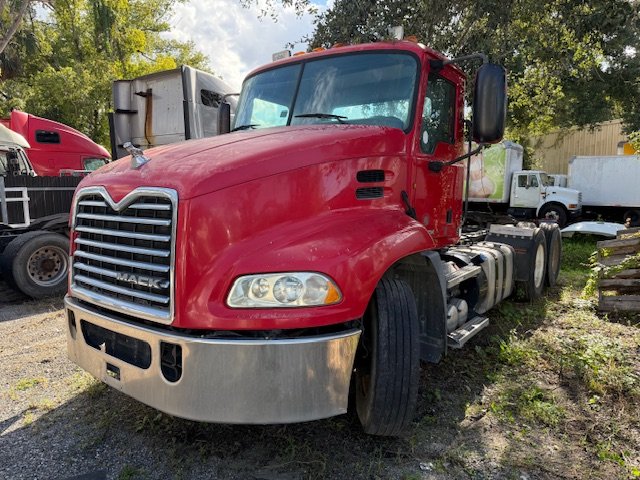 2013 Mack CXU