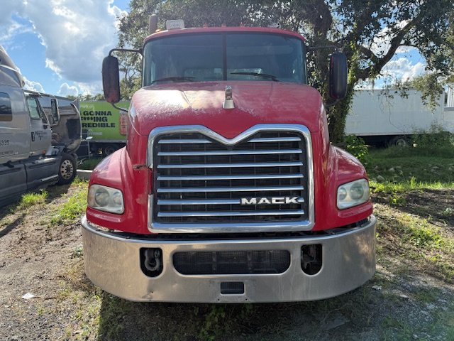 2013 Mack CXU