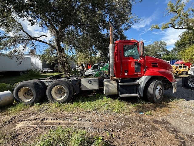 2013 Mack CXU