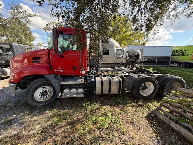 2013 Mack CXU