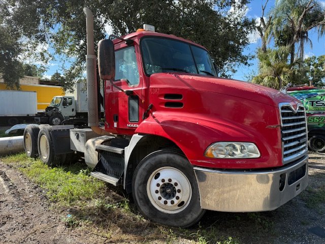 2013 Mack CXU