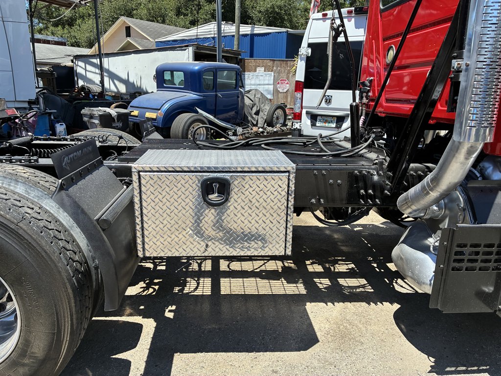 2013 Mack R Model