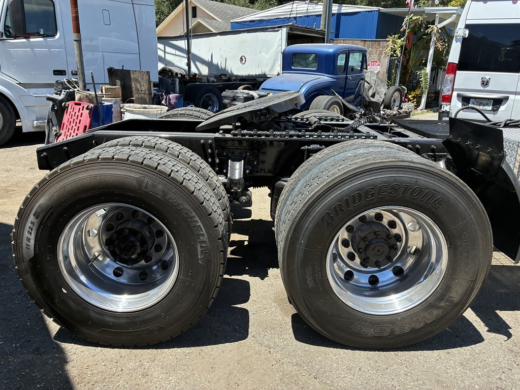2013 Mack R Model