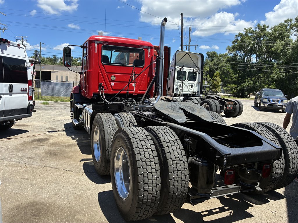 2013 Mack R Model
