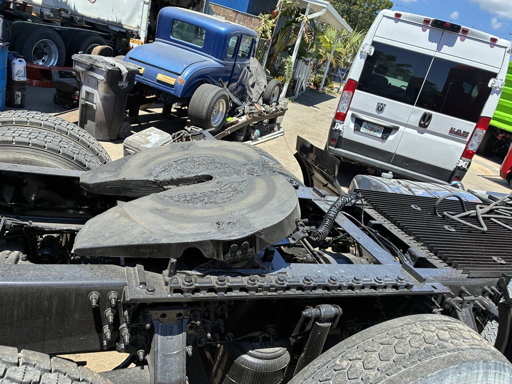 2013 Mack R Model