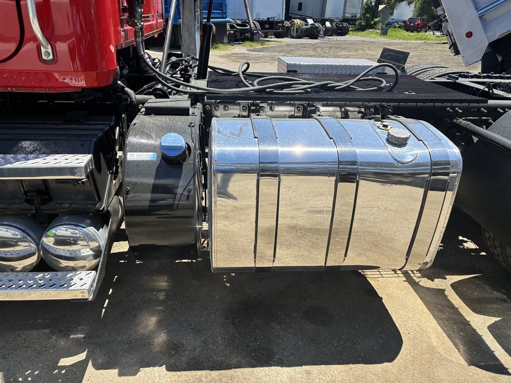 2013 Mack R Model