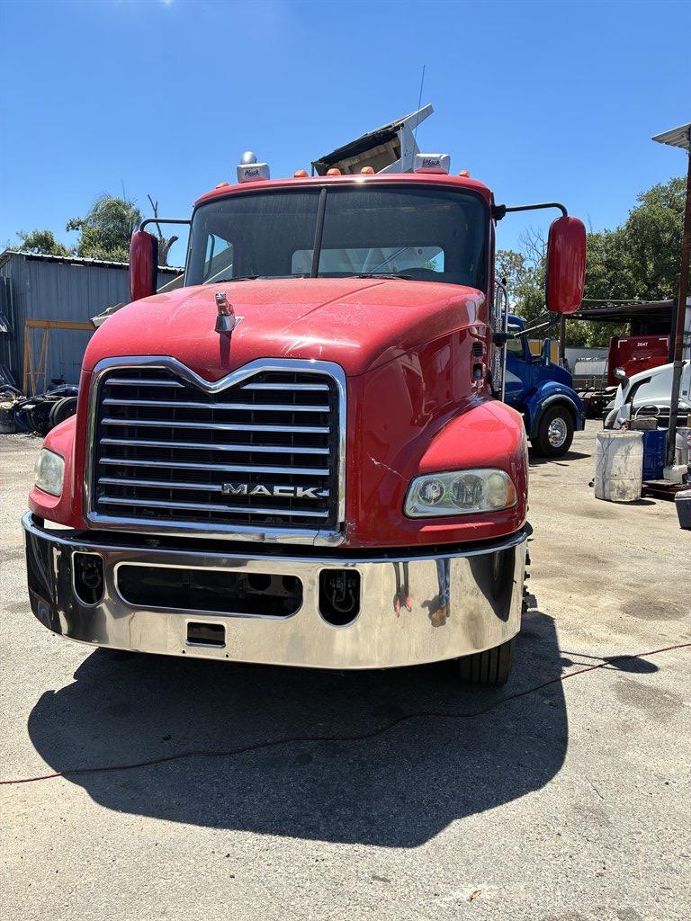 2013 Mack R Model