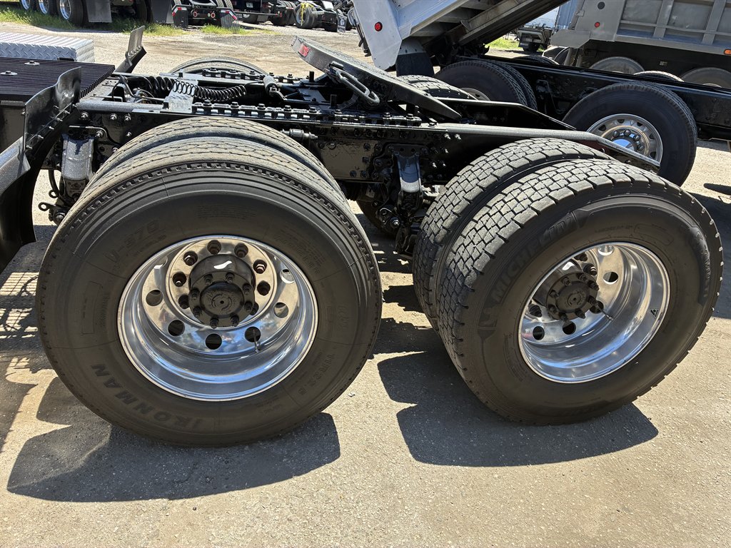2013 Mack R Model