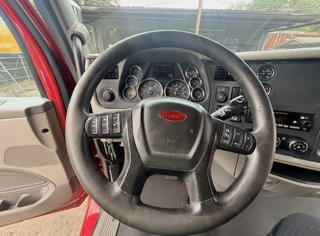 2022 Peterbilt 579