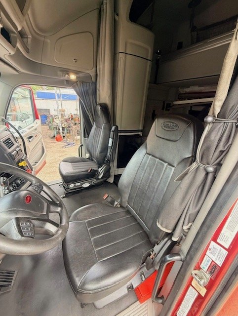 2022 Peterbilt 579