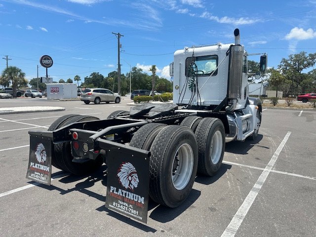 2000 Freightliner FLD120