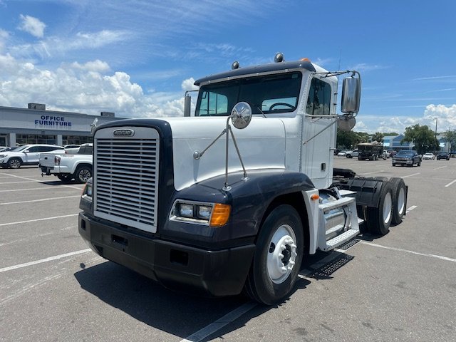 2000 Freightliner FLD120
