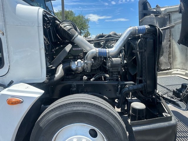2000 Freightliner FLD120