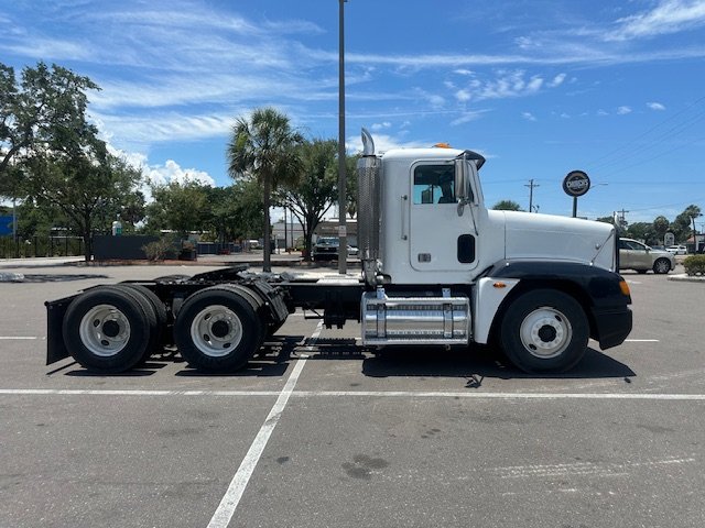 2000 Freightliner FLD120