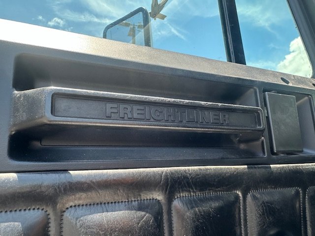 2000 Freightliner FLD120