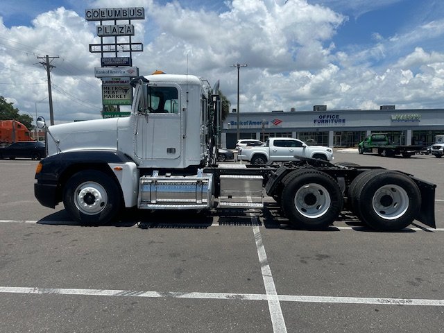 2000 Freightliner FLD120