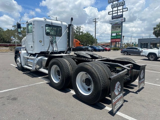 2000 Freightliner FLD120