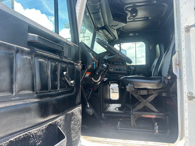2000 Freightliner FLD120