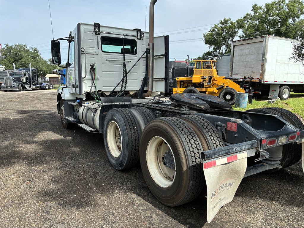 2016 Volvo VNL