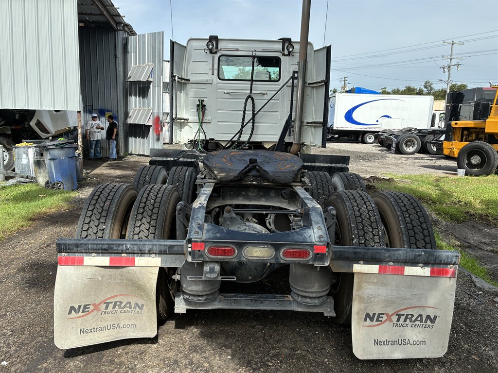 2016 Volvo VNL