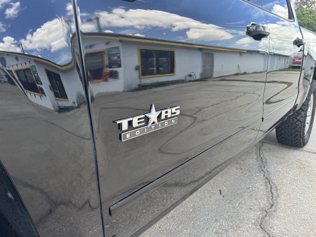 2017 Chevrolet Silverado - $21,980