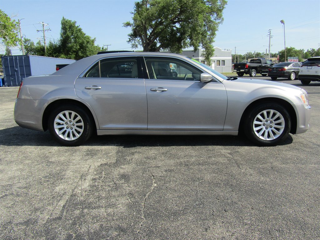 2014 Chrysler 300 - $8,999