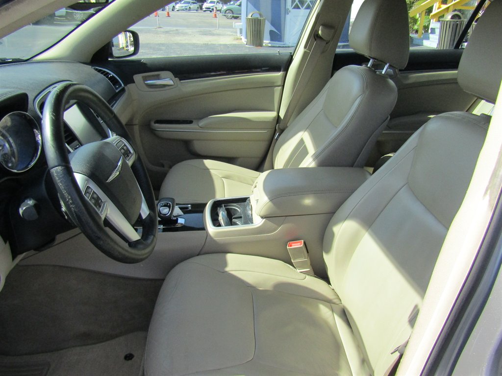 2014 Chrysler 300 - $8,999