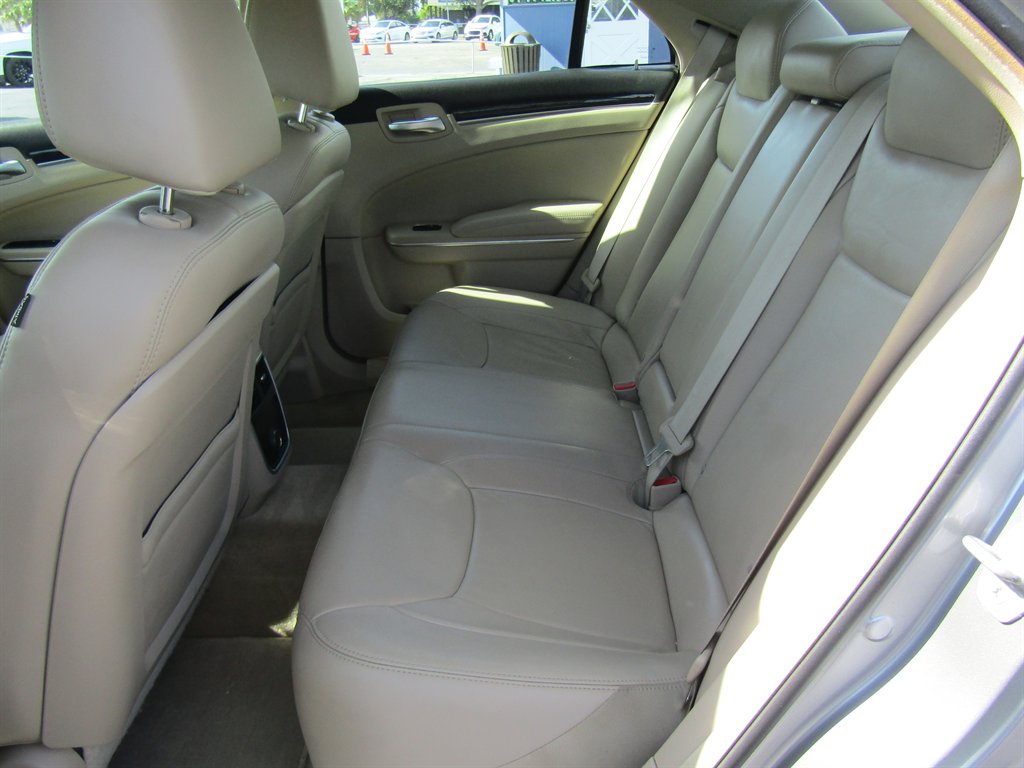 2014 Chrysler 300 - $8,999
