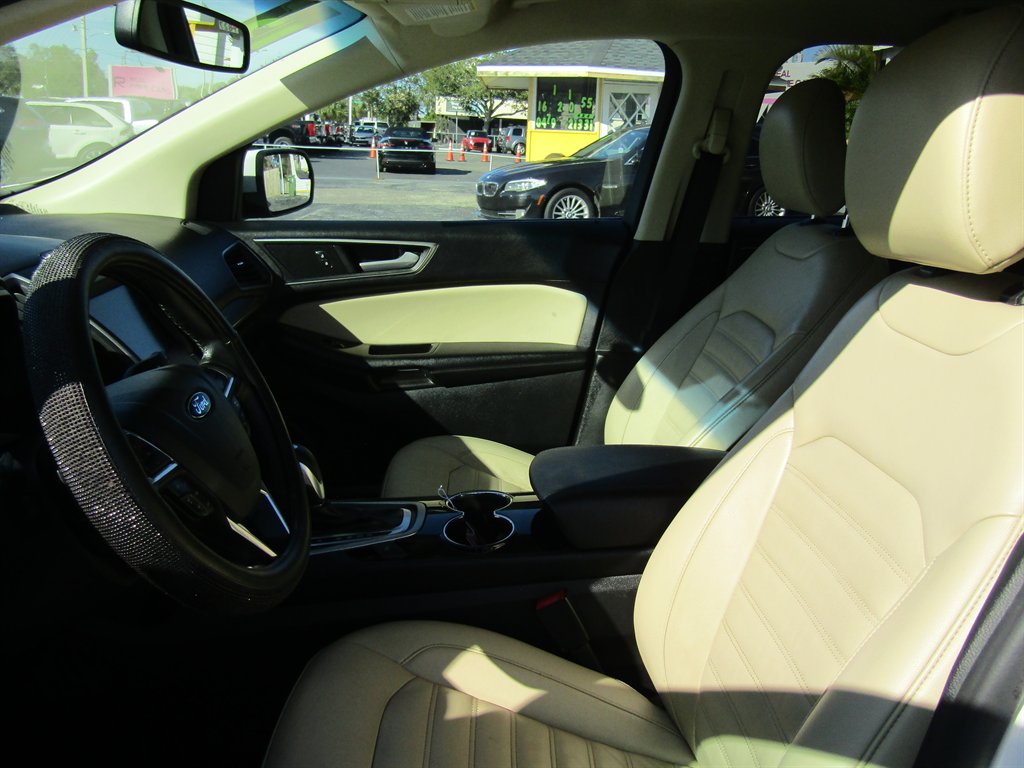 2015 Ford Edge - $11,999