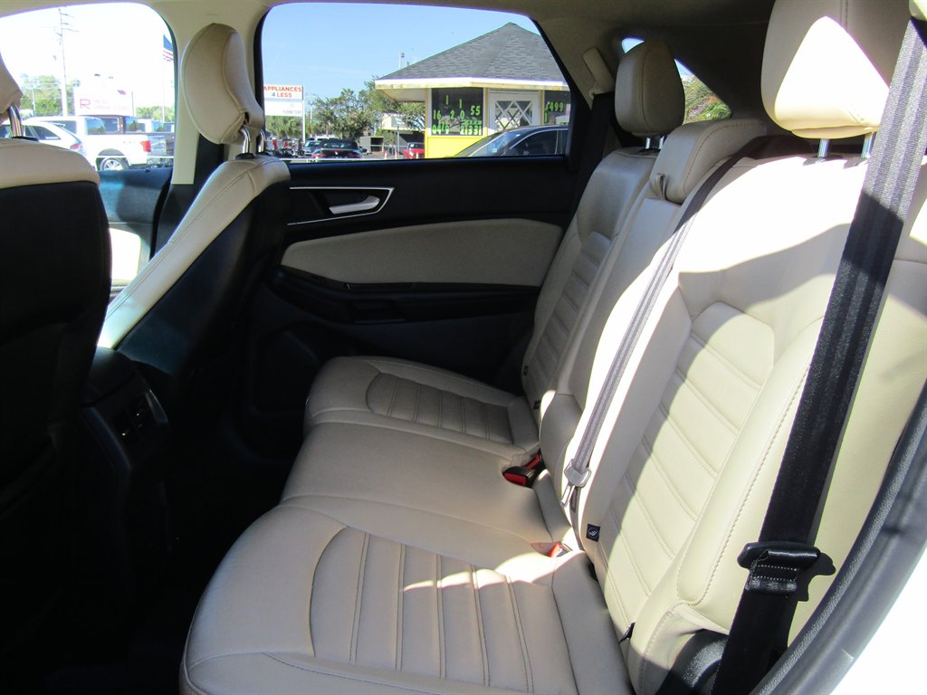 2015 Ford Edge - $11,999