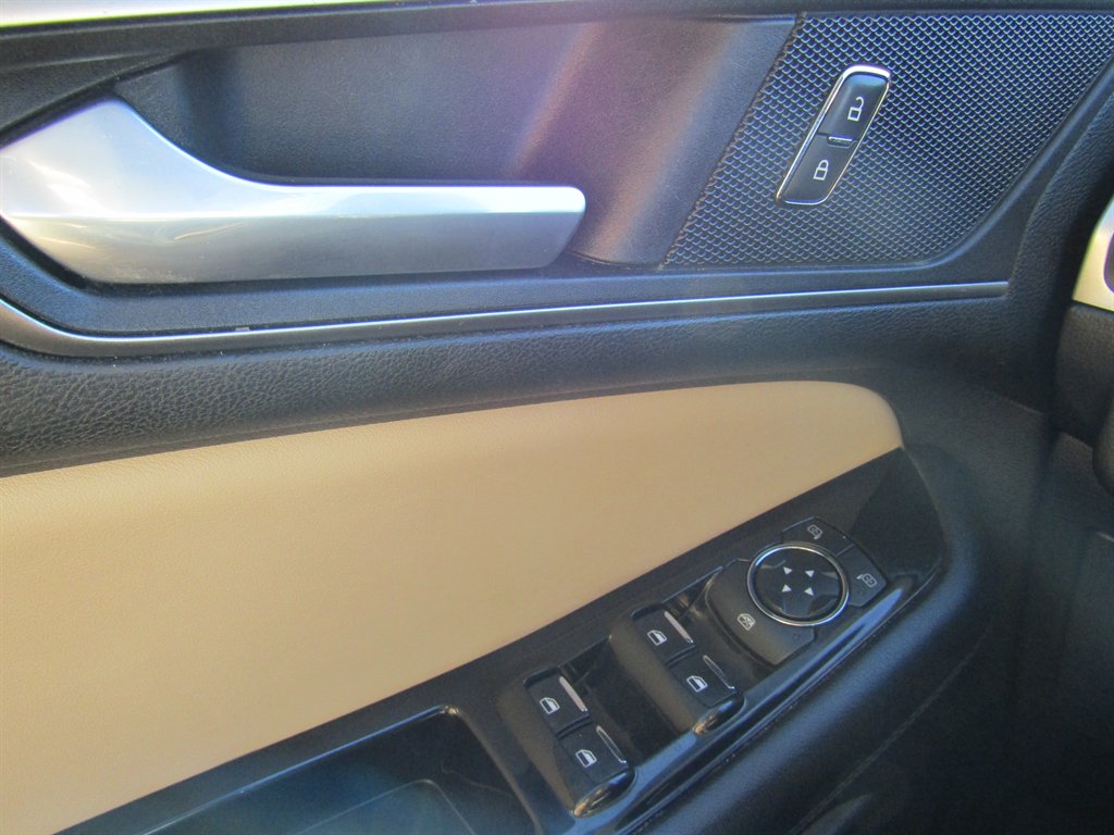 2015 Ford Edge - $11,999