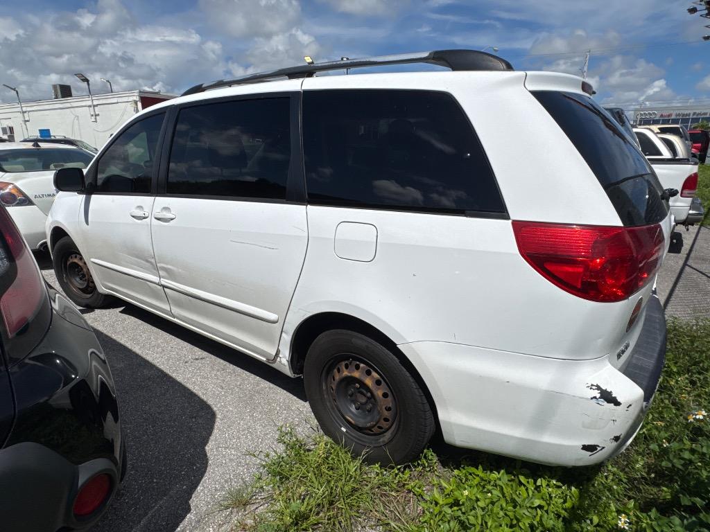 2010 Toyota Sienna - $5,999
